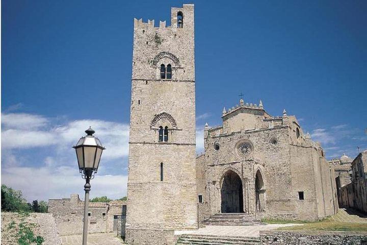 Aria Di Sale Apartment Trapani Bagian luar foto